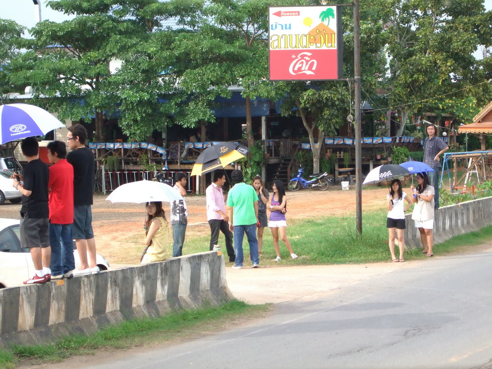 และก็มาต่อที่ ร้าน บ้านลานตะวัน ของเพ่เจษสุดหล่อ......