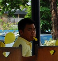 ปูด...............ปูดดด................

(หน้าตา บิดเบี้ยวเลย งะ่)

ดูดีๆ หน้าคล้าย ทอฟฟี่ workpoint นะเนี่ย