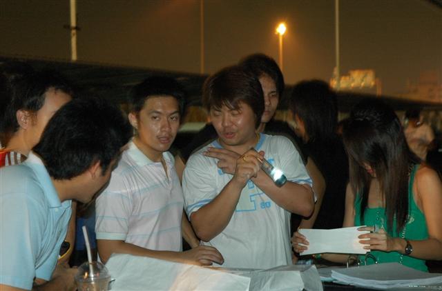 เซียม :: เฮ้ย ปลา มืงไป ไกลๆ เลย ไม่ต้อง มายุ่ง ตรงนี้ กู จัดการเอง