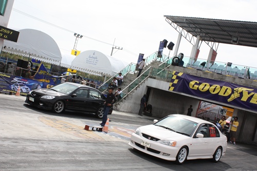 รางวัลสำหรับ Civic ES Group และรูปงาน Vtec Party