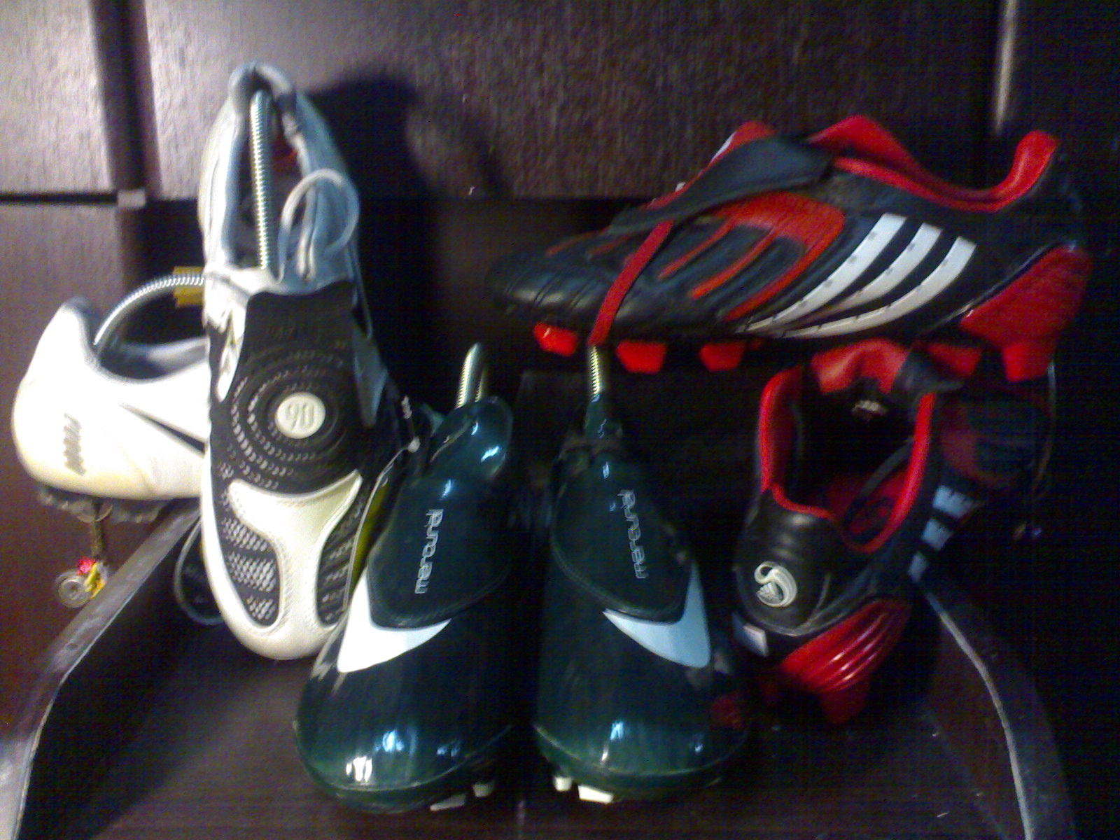 NIKE  mercurial +90 adidas PREDATOR