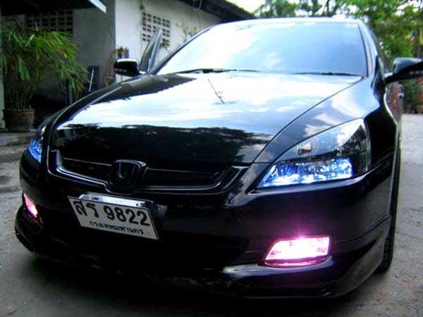 บริการ ซ่อม ขัด ล้าง ทำสีโคมดำ ไฟหน้ารถยนต์ทุกรุ่น ติดตั้งไฟซีนอน ไฟโปรเจคเตอร์ ไฟวงแหวน ทุกรูปแบบ