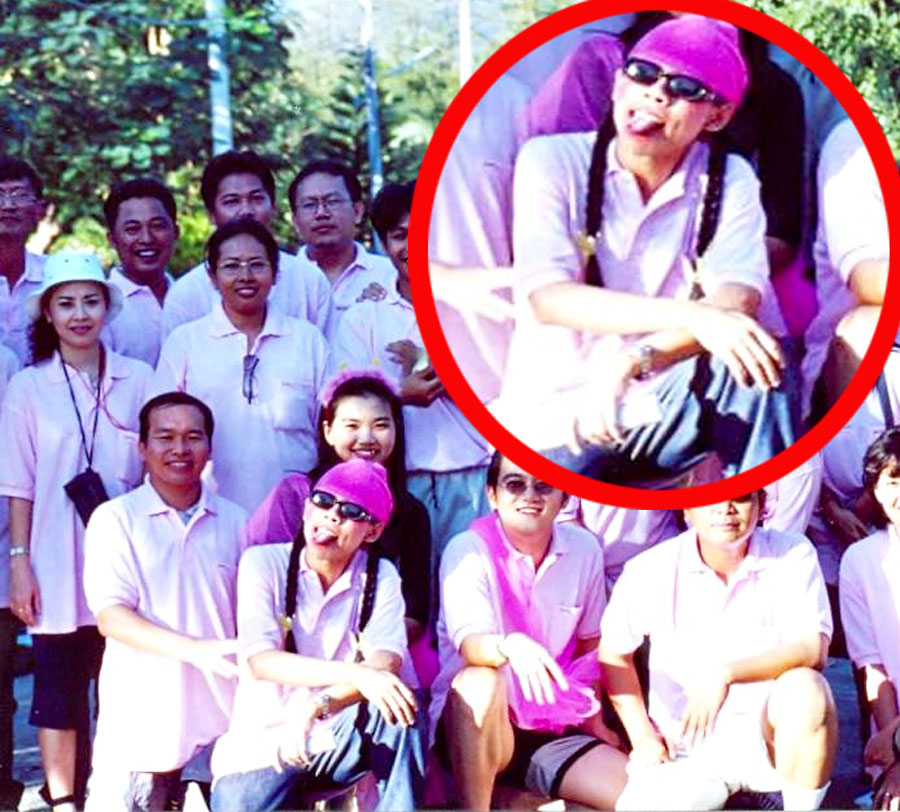 แหม่ ไม่ธรรมดา ครับ คนนี้ ถักเปียซะด้วย 

แกเล่าว่า กูยืนฉี่ อยู่ ห้องน้ำชาย  มีผู้ชาย มันจะเข้ามาฉี่ มันเห็น ข้างหลัง ตกกะใจแล้วเดินออกไป 
แล้วมันก็เดินเข้ามาใหม่  55555
คงด้วยสัดส่วน ที่ดู อ้อน แอ้น ด้วยล่ะมั้งพี่ เอ้ย อิอิิอิ