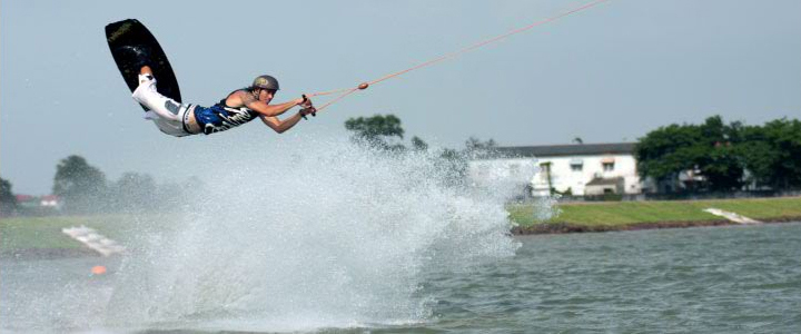 ++++ กระทู้สำหรับผู้ที่มีความสนใจในกีฬาที่เรียกว่า WAKEBOARD ++++
