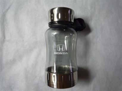 พอดีเคยเห็นในเว็ป กระติกใส่น้ำ ของ Honda ครับ