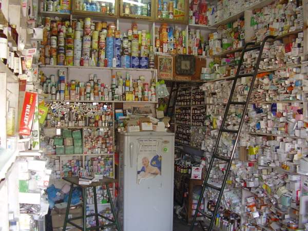 ร้านขายยาในอินเดีย...(มันจะหยิบผิดไม๊เนี่ย)