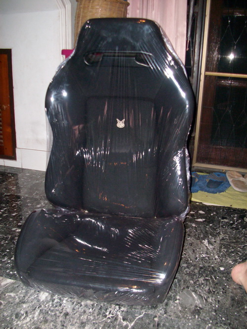 อยากทราบ เบาะRECARO SR3 ในรูป รุ่นใหน