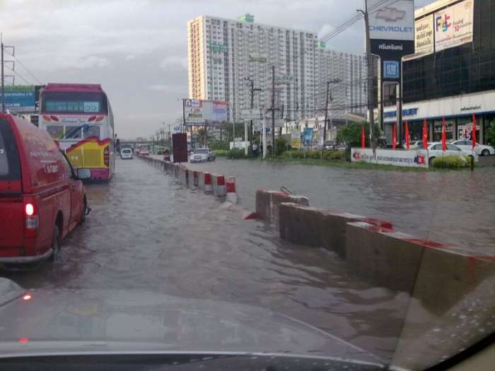 เตือนภัยน้ำท่วมศรีนครินทร์