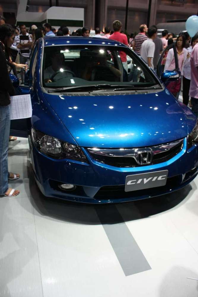 civic fd มาพร้อมกับสีใหม่
จำชื่อสีไม่ได้ ขออภัยด้วยนะครับ