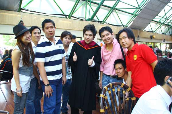 ขอเรียนเชิญเพื่อนๆพี่ๆน้องร่วมงานรับปริญญาของ Duke_es และ Shoke Admin และ FAIZ ด้วยครับ