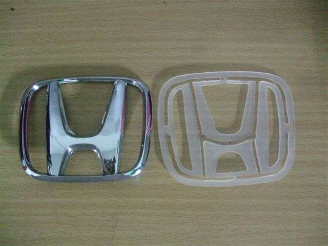 ขันตอนแรก ใช้เลื่อยฉลุ และเซาะล่องตรงกลางนะครับ ตามรูปเลย