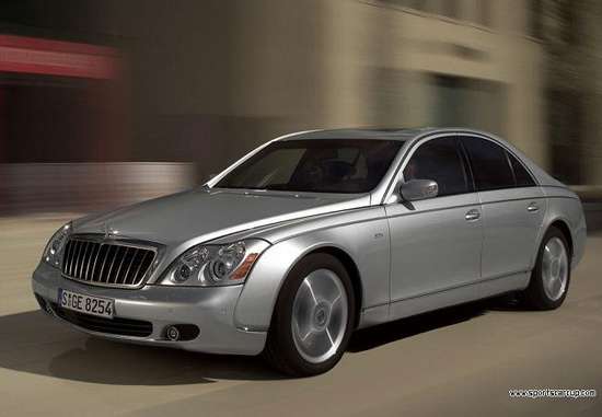 อันดับ 10 Maybach 62 ราคา $390,000 
นี่คือสุดยอดยนตรกรรมจากเยอรมัน โดย Daimler Chrysler มาพร้อมกับเครื่องยนต์ 5.5 ลิตร twin-turbo V12 พร้อมกับม้า 612 ตัว โดยรุ่นนี้มีขายในเมืองไทย ราคาก็ 100 ล้านบาทนิดๆเท่านั้น ในหลวงทรงใช้เป็นรถยนต์พระที่นั่งคันปัจจุบัน