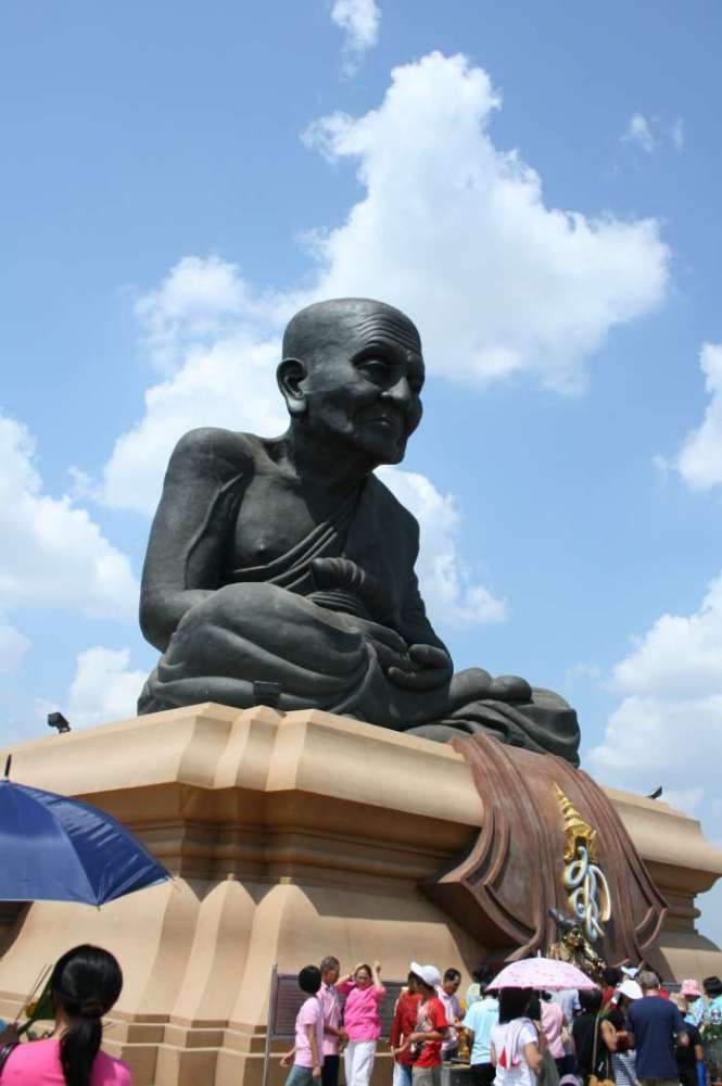 1.วัดห้วยมงคลครับไปใหว้พระก่อนสวยนะ