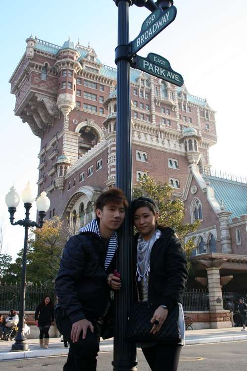 เครื่องเล่นยอดนิยมครับ ลิฟท์ตก ต่อคิวไม่ต่ำกว่า 2 ชม.