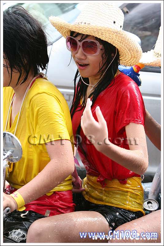 สงกรานต์ปีนี้ เพื่อนๆชาว es จาไปหลบร้อนกันที่ไหนกันดี !!