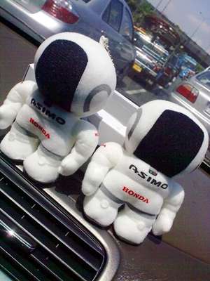 จัดน้อง Asimo มาแล้วค๊าบบบ