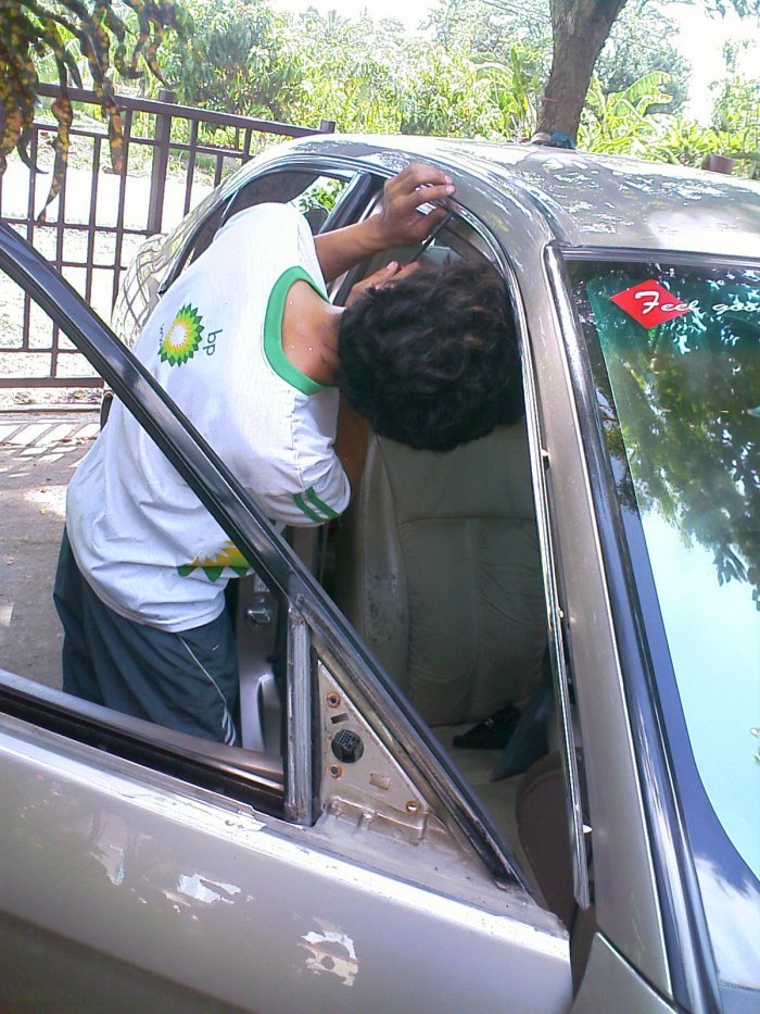 ค่อยแกะ ออกครับดูวิธีแกะจากกระทู้ DIY ของคุณวิน ครับ