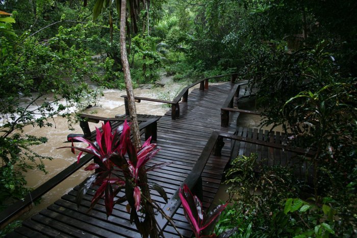 แนะนำสถานที่พักผ่อน "กระท่อมเขาดิน (Bamboo Hut) จ.กาญจนบุรี" คลายเครียดครับ
