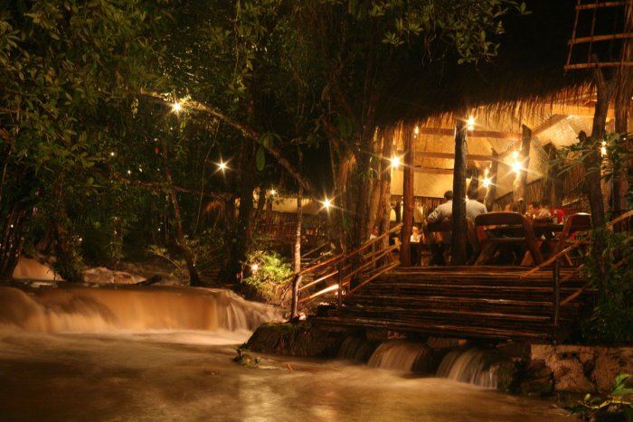 แนะนำสถานที่พักผ่อน "กระท่อมเขาดิน (Bamboo Hut) จ.กาญจนบุรี" คลายเครียดครับ