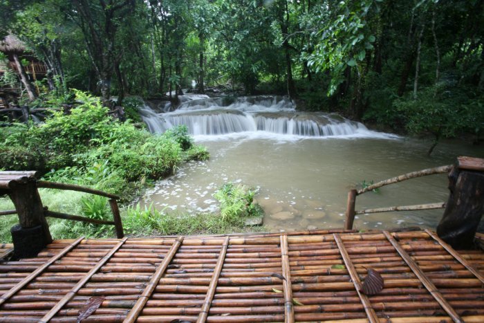 แนะนำสถานที่พักผ่อน "กระท่อมเขาดิน (Bamboo Hut) จ.กาญจนบุรี" คลายเครียดครับ