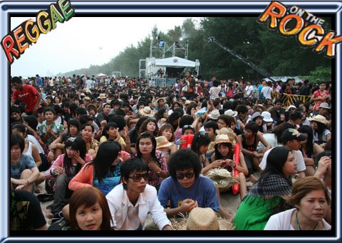 มีรูปบรรยากาศของปีที่แล้วมาให้ชมครับ