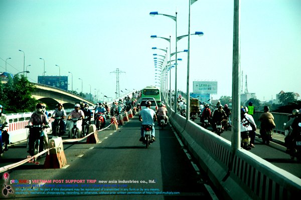 บนสะพานนนนน วิ่งอย่างกะมด!!!!!