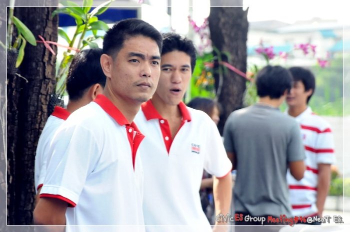 บ้างก็เหม่อลอย(คิดถึงใครแต่เช้าครับพี่หนึ่ง..)