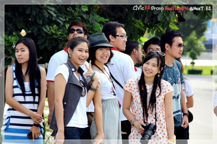 ยิ้มแย้มแจ่มใสสดชื่นกันทุกคนเลยยย