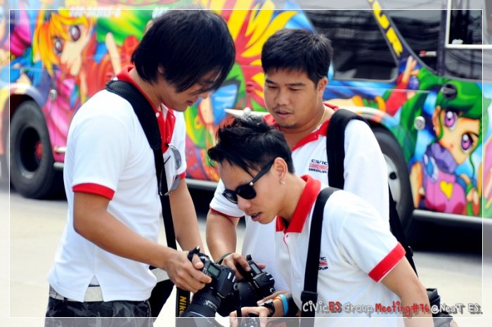 นี่ๆพวกเราถ่ายรูปพี่เอกได้ด้วยแหละเมื่อกี้ดูดิๆ