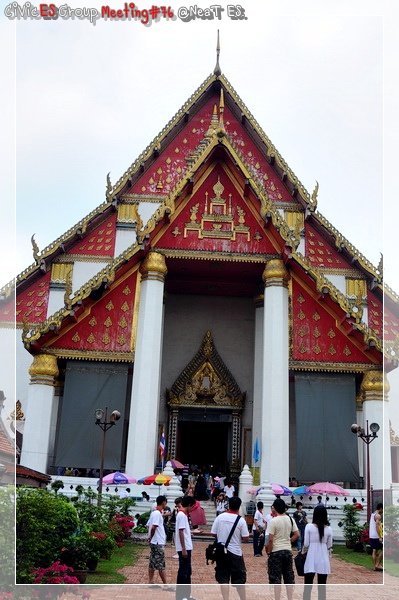 ใครไหว้พระแล้วก็ออกมารอกันข้างนอกครับ