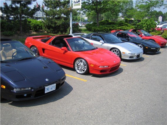 ไม่ทราบเคยเห็นกันไหม Arura CSX อยู่ที่ Canada ก็คือ civic FD บ้านเราน่ะครับ