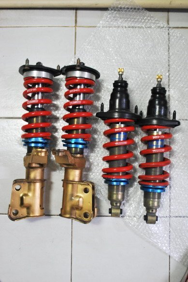 รบกวนผู้เชี่ยวชาญหน่อยครับระหว่าง OHLINS PCV กับ Tein type Flex ตัวไหนน่าเล่นกว่ากันครับ