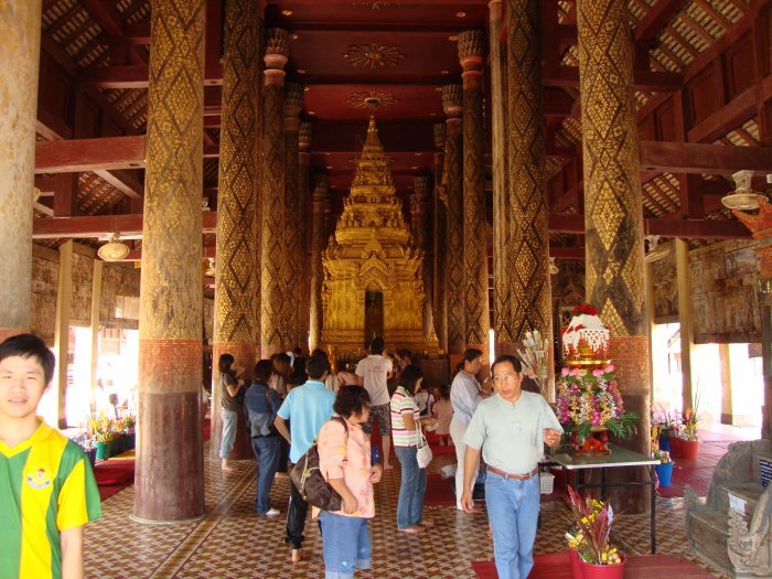 บรรยากาสภายในวัดครับ