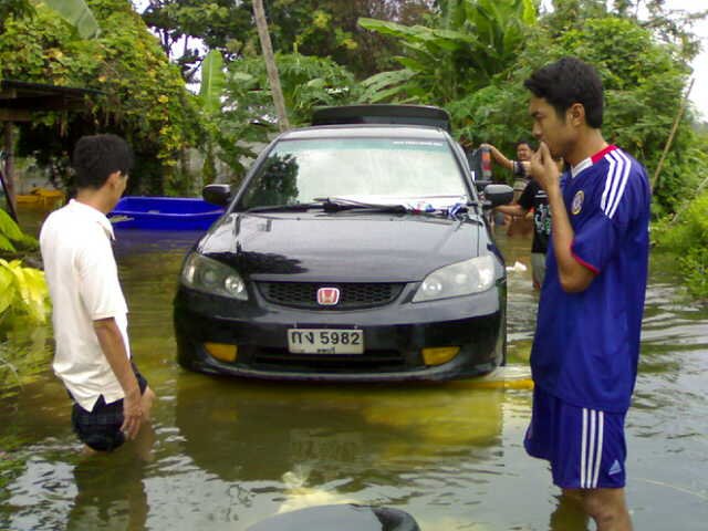 กล่อง ECU ถอดยังงัย ครับ (กลัวน้ำท่วมถึงครับ) !!! มีรูปแล้วจร้า