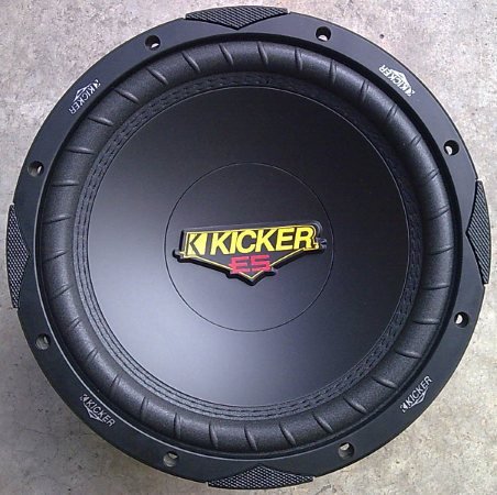 ใครใช้ดอกซับ kicker ES บ้างคับ ถามแนวเสียงหน่อย