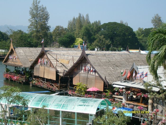 ร้านอาหารที่ไปกินก่อนกลับครับ
