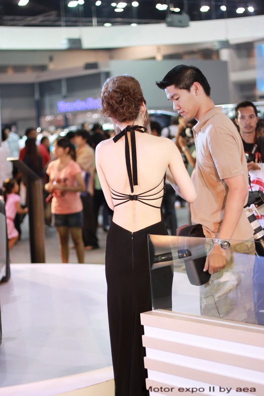 เห็นแค่ข้างหลัง...............พูดไม่ออกเลย   ชอบรูปนี้มาก สวยยังไงไม่รู้ 555