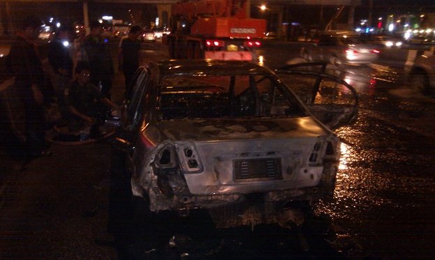 ไฟไหม้ civic 2002 M/T เมื่อวันที่ 22 มค. 54