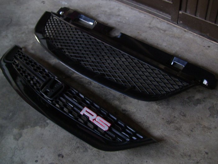 มีงานกระจังหน้าRS 01"  พร้อมโลโก้RS  ครับ  1,600  บาท  

และกระจังหน้าSport  04-05  ตัวนี้จะมีแผ่นบังหม้อน้ำติดมาในตัวครับ  1,300 บาท

จัดส่งทั่วไทย  20  บาทครับ