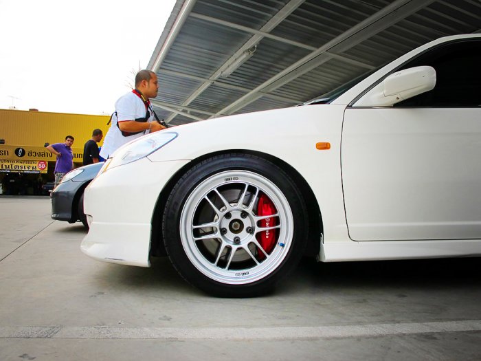 เปลี่ยนเบรคใหม่.จาก DC5 เป็น Evo8.....