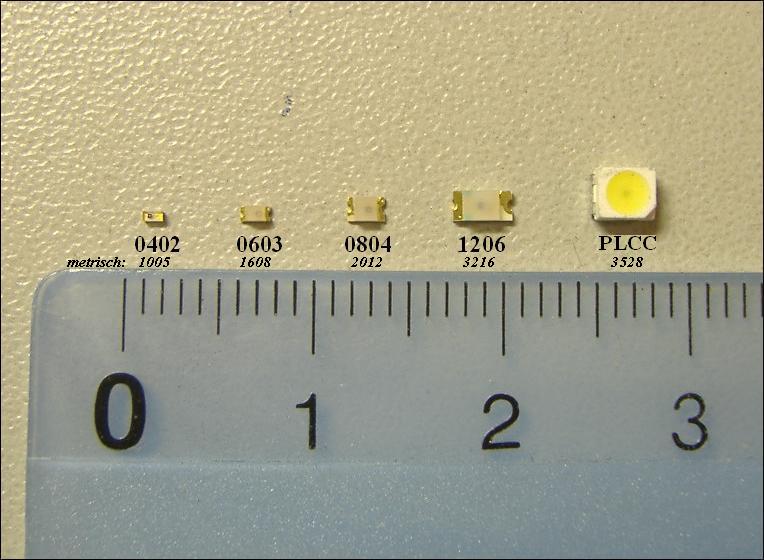 อันนี้้ัเป็นหลอบแบบ Surface Mount Device ที่ใช้กับไมล์เรืองแสง เวลาเปลี่ยนจะต้องใช้วิธีการบัคกรีครับ