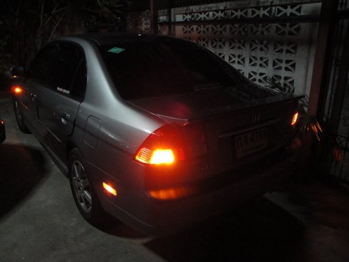 กลางคืนเปิดไฟเลี้ยวแล้วออกมาแบบนี้ครับ