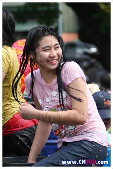 รวมรูปสาวๆเปียกน้ำวันสงกรานต์ ครับ ^^