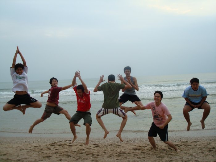 มาแชร์ท่ากระโดดถ่ายรูปกันคนละใบครับ...