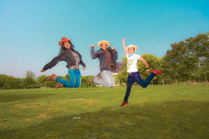 มาแชร์ท่ากระโดดถ่ายรูปกันคนละใบครับ...