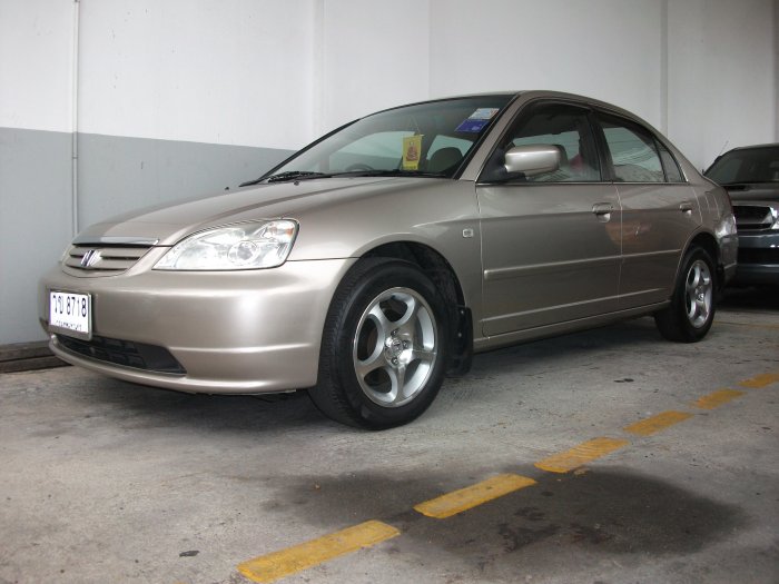 Civic es สีทอง ปี 2001 ขอรายงานตัวครับ
