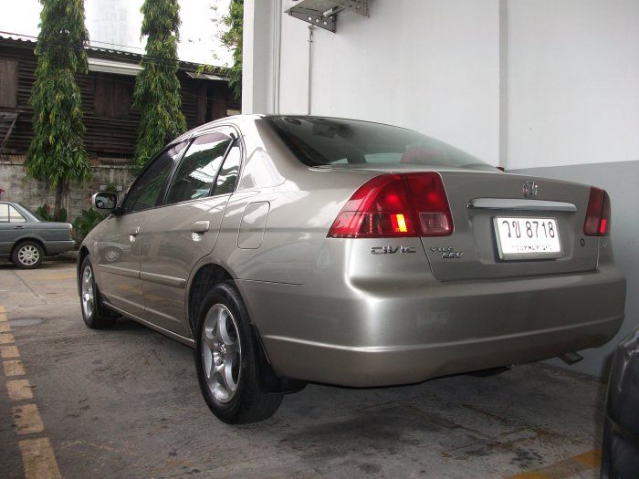 Civic es สีทอง ปี 2001 ขอรายงานตัวครับ