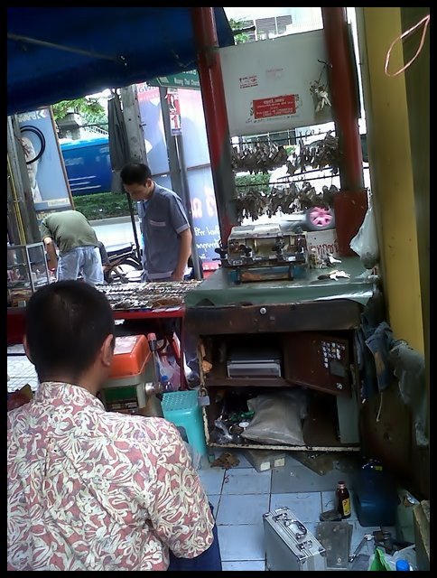 ร้านเล็กๆ ริมถนน แต่ใครจะรู้ว่าความสามารถจะเกินร้าน
