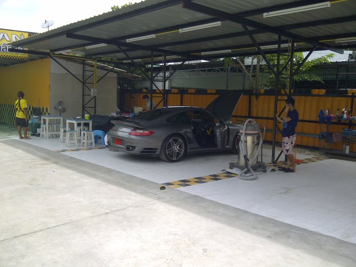 ร้านดูกว้างขวางดีครับผม รู้สึกว่าจะมี Internet WIFI ให้เล่นด้วยนะครับ ชาว ES เราจะได้ไม่ว่างเว้นการเข้าบอร์ดแม้แต่ตอนล้างรถครับผม

ใครอยู่ใกล้แถวนั้นก็ลองไปกันดูนะครับเป็นทางเลือกอีกทางหนึ่งครับ ดีไม่ดียังไงใครไปแล้วมาบอกกันต่อๆ ด้วยนะครับ ส่วนตัวผมว่าใช้