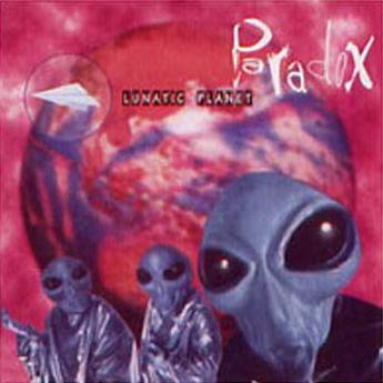 รัตติกาลร่าเริง..ก้องคำรามเบิกฟ้า...
อัลบัมแรก บนดิน ของ Paradox